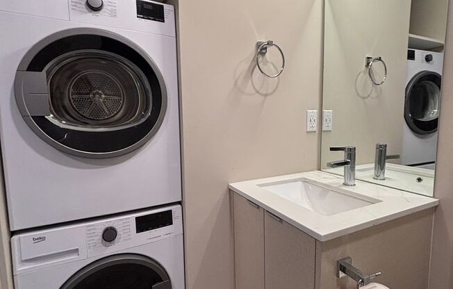 Studio, 1 bath, 318 sqft, $1,495, Unit 703