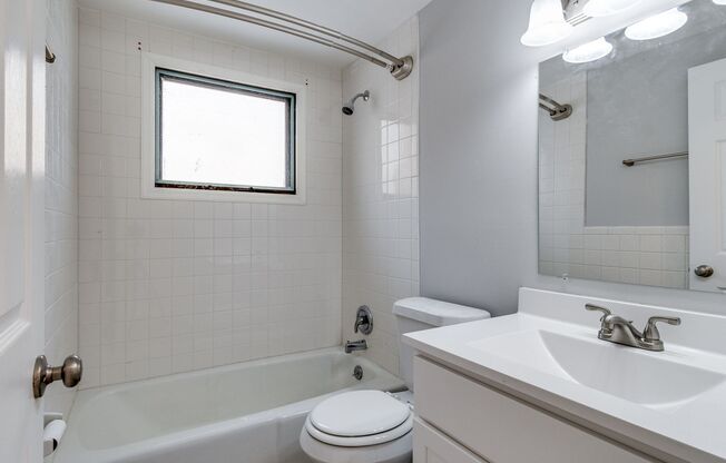 2 beds, 1 bath, 850 sqft, $1,400
