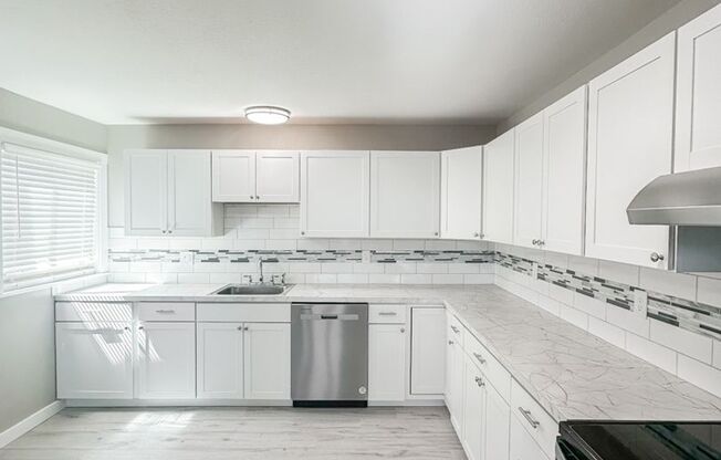 3 beds, 1 bath, 1,000 sqft, $1,975, Unit L1