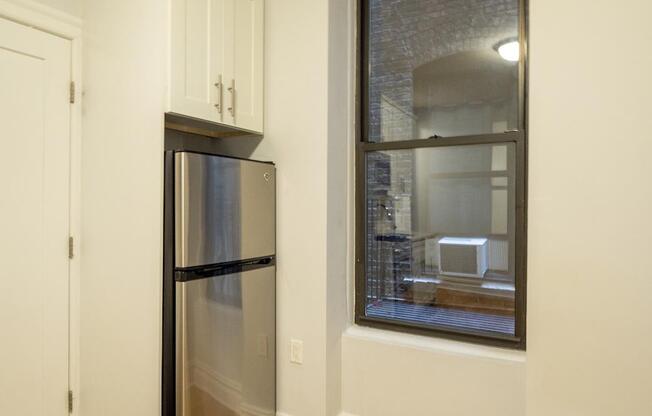 Studio, 1 bath, $2,450, Unit 1-S