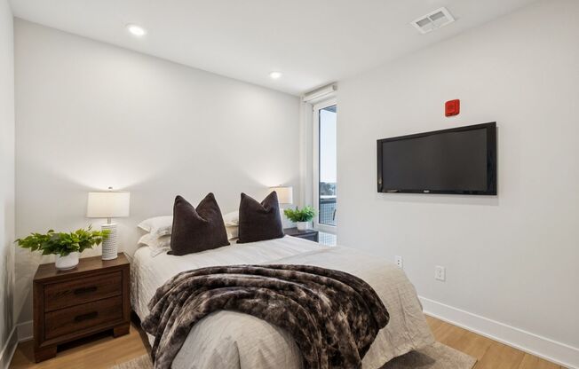 2 beds, 1 bath, 779 sqft, $1,750, Unit 105