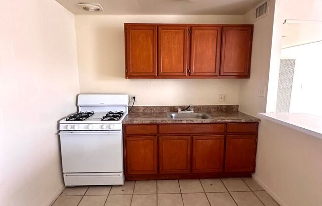 1 bed, 1 bath, 580 sqft, $950, Unit H15