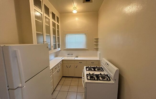 1 bed, 1 bath, $1,995, Unit 2621 1st Avenue #03