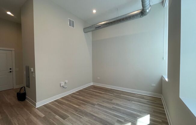 Studio, 1 bath, 385 sqft, $1,699, Unit 209