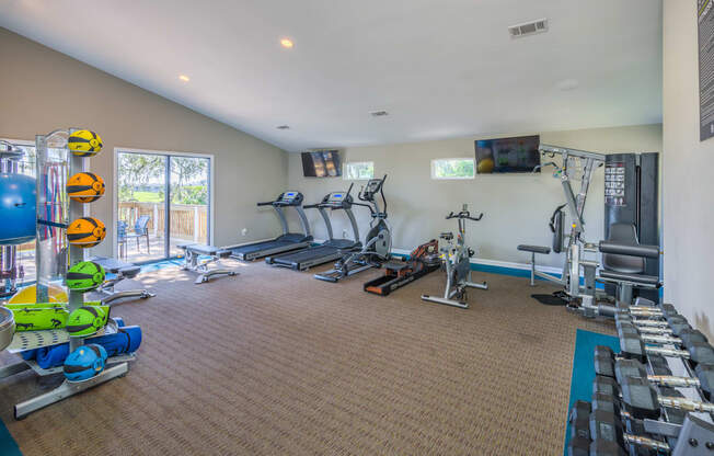 the gym at the whispering winds apartments in pearland, tx