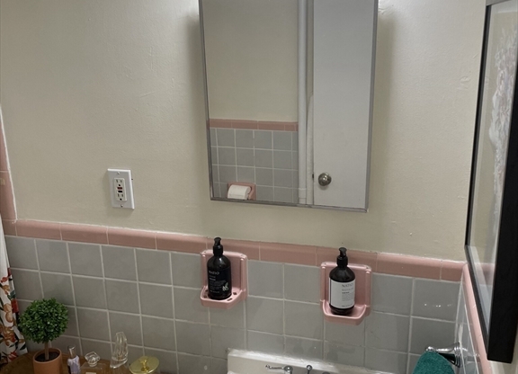 1 bed, 1 bath, 750 sqft, $2,650, Unit 10