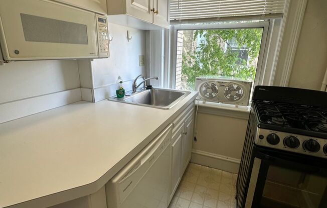 1 bed, 1 bath, 550 sqft, $2,400, Unit 44