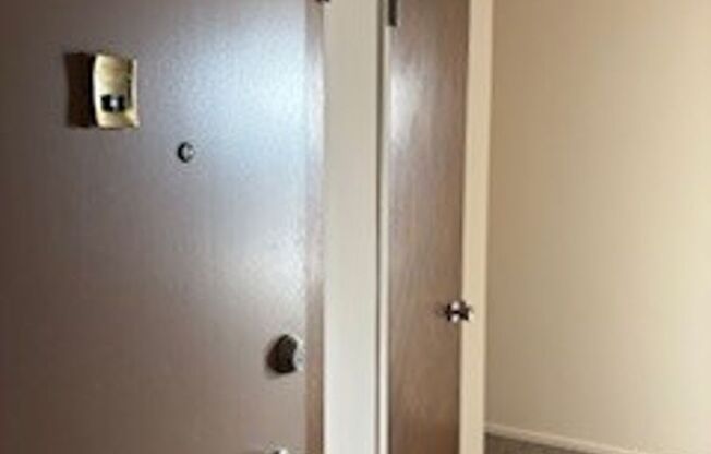 2 beds, 2 baths, 970 sqft, $1,695, Unit 402