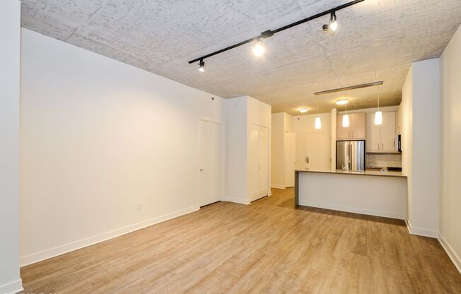 1 bed, 1 bath, 738 sqft, $2,750, Unit 204