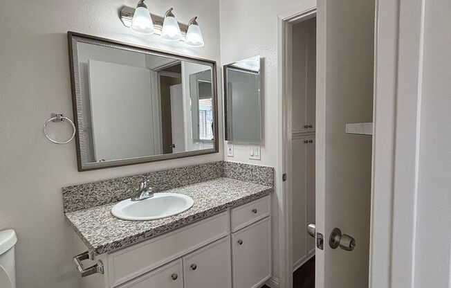 2 beds, 1 bath, $2,150, Unit 27