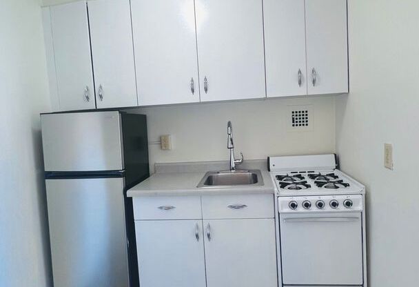Studio, 1 bath, 320 sqft, $850, Unit # 816