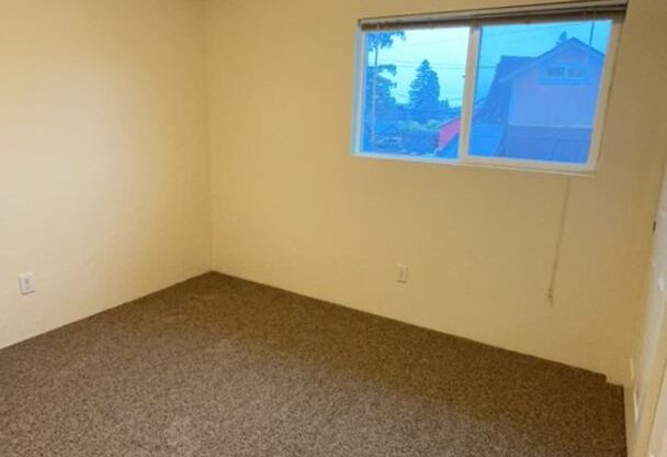 2 beds, 1 bath, 700 sqft, $1,245, Unit 421C