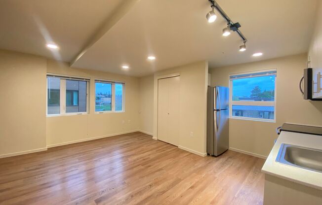 Studio, 1 bath, 175 sqft, $1,999, Unit 329