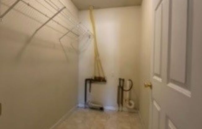 3 beds, 1 bath, $1,195, Unit Apt C