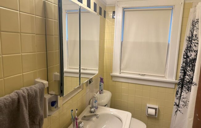 2571-2573 S. Howell Ave