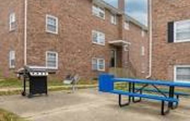 2 beds, 1 bath, 870 sqft, $799, Unit 540-2E