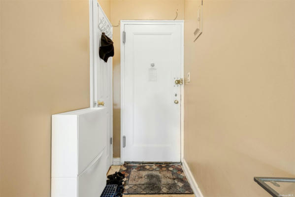 2 beds, 1 bath, $2,850, Unit E8