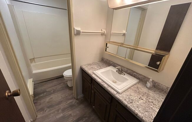 2 beds, 1.5 baths, $1,350, Unit 214