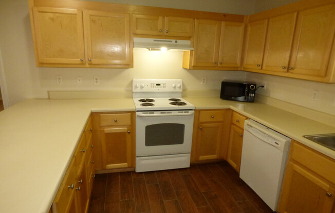 3 beds, 2 baths, $1,600