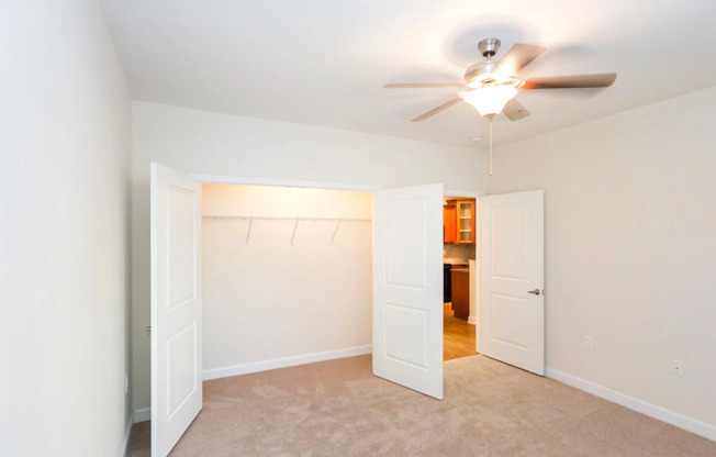 1 bed, 1 bath, 963 sqft, $1,275, Unit 33