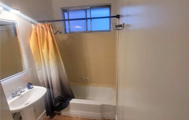 1 bed, 1 bath, 1,000 sqft, $2,100