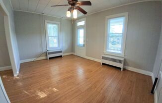 3 beds, 1 bath, $2,200