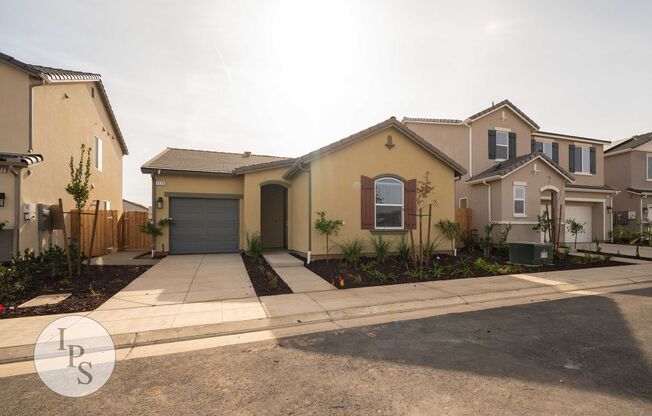 NEW! Riverstone Madera Home, 2BR/2BA – Numerous HOA Amenities!