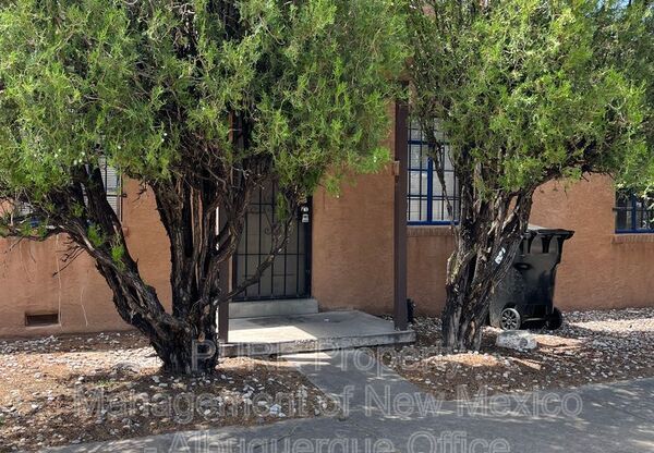 124 ALISO DR NE