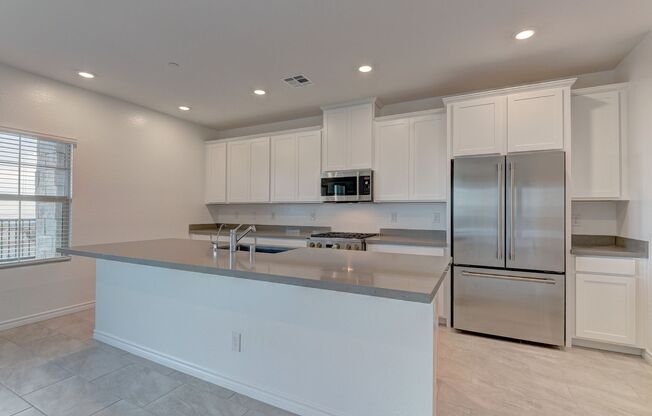3 beds, 2.5 baths, $2,700, Unit # 1124