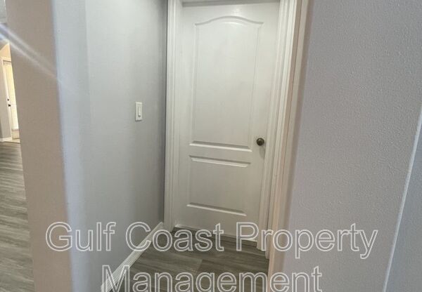 2827 SUNCOAST LK BLVD