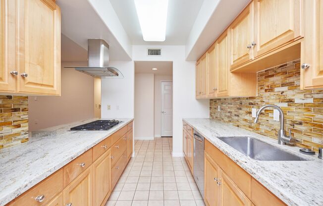 2 beds, 2 baths, $4,300, Unit # 207