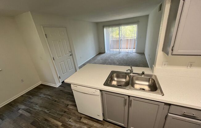 2 beds, 1 bath, 848 sqft, $1,900, Unit 1806