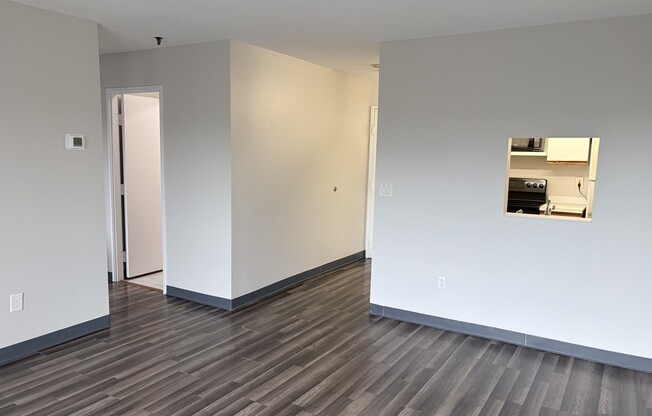 2 beds, 1 bath, 760 sqft, $2,300, Unit 605