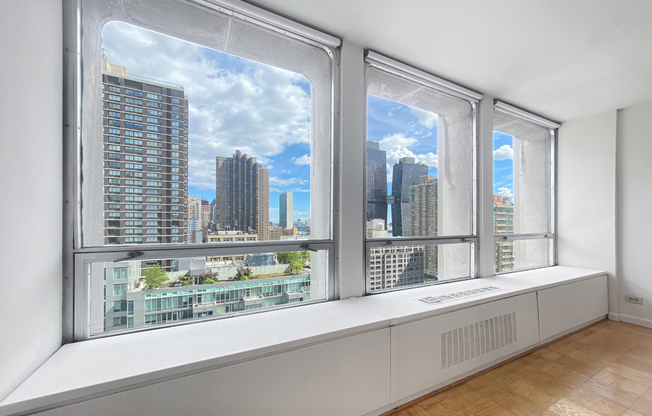 1 bed, 1 bath, 482 sqft, $3,350, Unit 18H