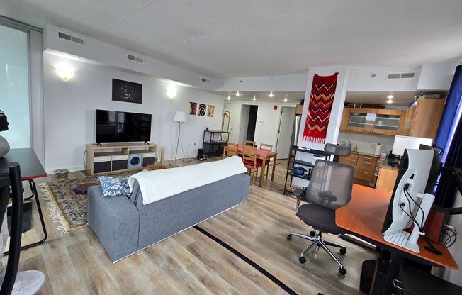 1 bed, 1 bath, 737 sqft, $1,995, Unit 5D