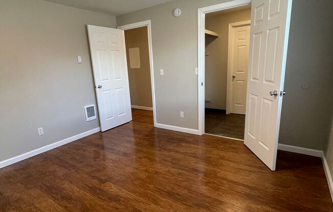 2 beds, 1 bath, 945 sqft, $1,575, Unit 052