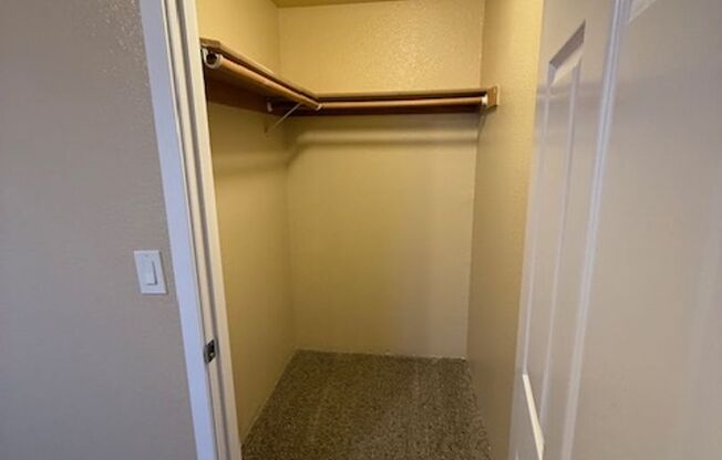 2 beds, 1 bath, 986 sqft, $1,599, Unit 183-108