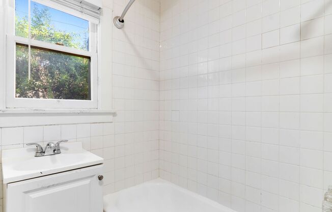 Studio, 1 bath, 320 sqft, $1,595, Unit 07