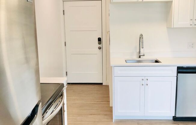1 bed, 1 bath, 402 sqft, $1,275, Unit 517- (7)