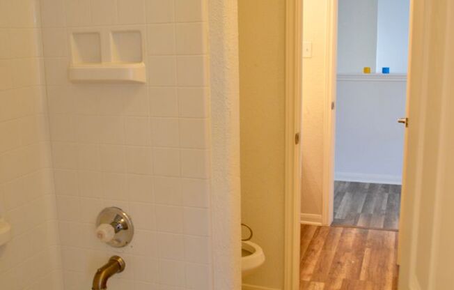 Amazing 4 bed 2 bath 2 story home in Hallie Heights!