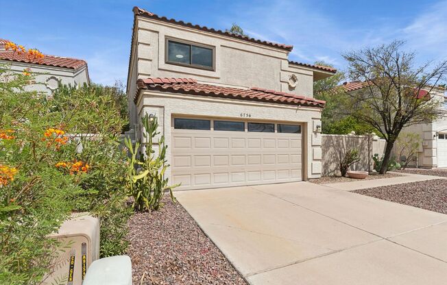 Highly sought after golf course lot in Arrowhead Ranch, you will not be disappointed in the beauty.  3 bedrooms, 2.5 bathrooms, 2k sq ft this home is light and bright and Ready for you NOW!!!