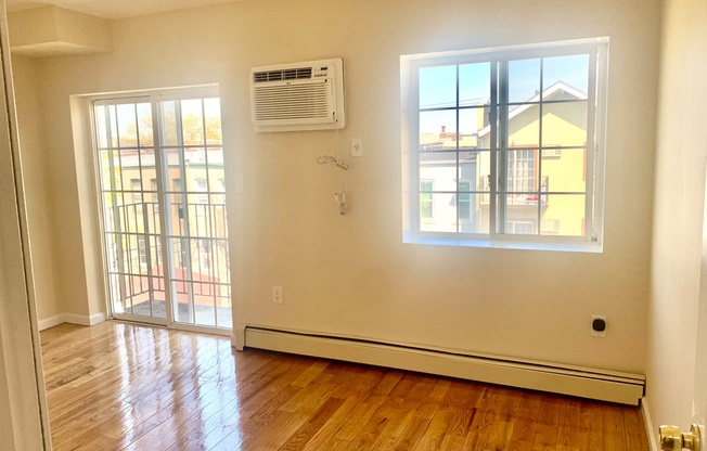 449 E 53 ST