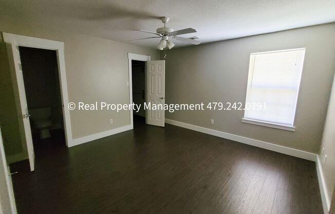 3 beds, 2 baths, $1,400