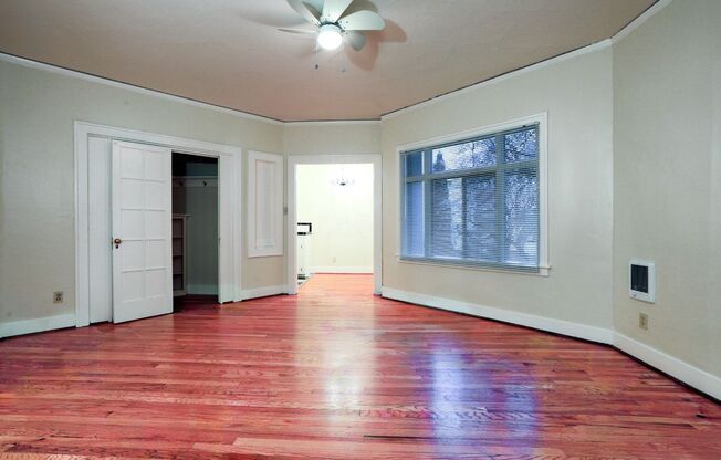 Studio, 1 bath, 425 sqft, $1,300, Unit 102
