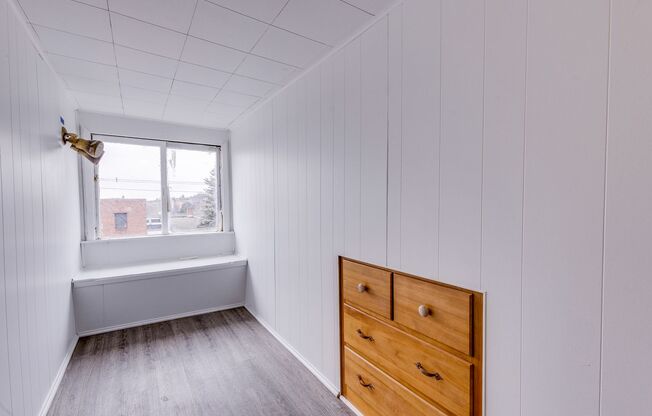 Available NOW- Charming 3 Bedroom Townhouse in the Heart of Mt. Oliver!