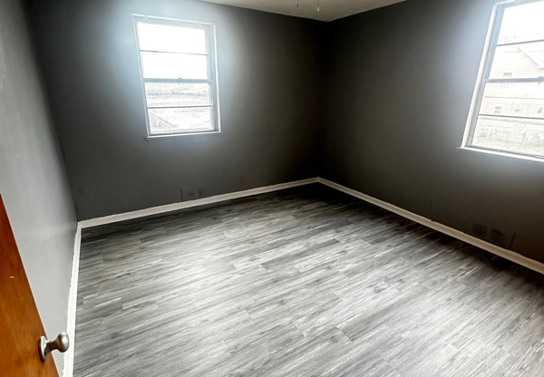 2812 E 130 ST