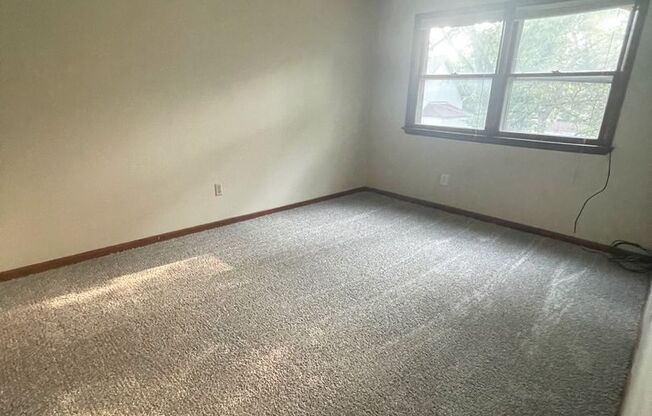 2 beds, 1 bath, $750, Unit 520 Osage Unit 12