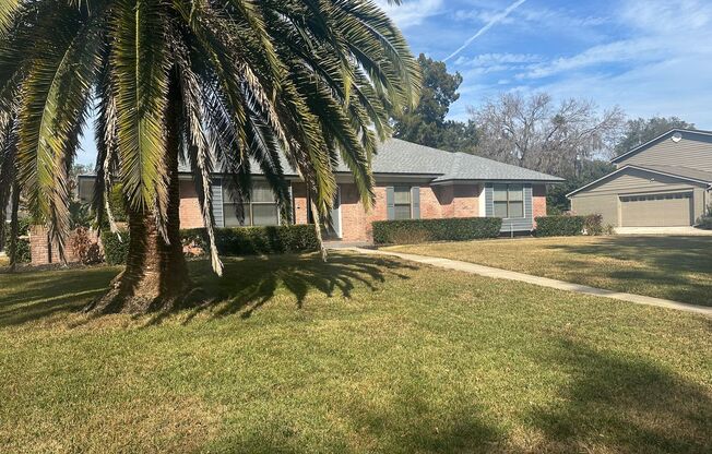 Great Location, Near St. John's River, Beautiful Home!