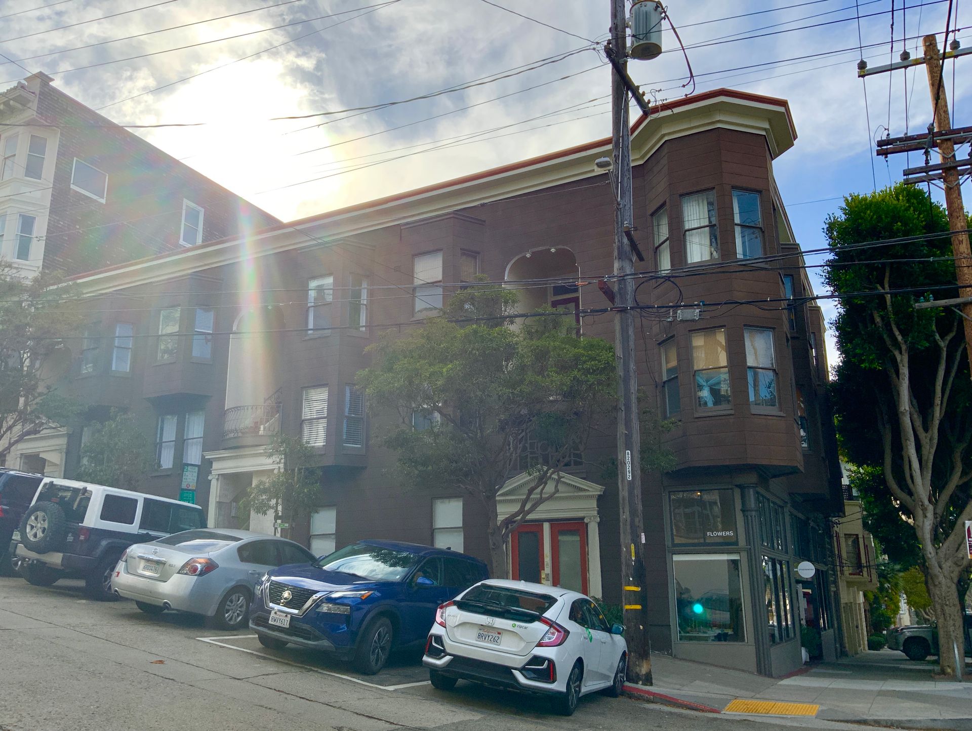 REMODELED 1BR. IN-UNIT LAUNDRY! Dishwasher! Bay Windows!