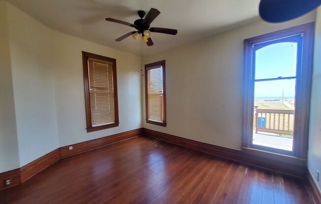 4 beds, 2.5 baths, $2,500, Unit # 1/2